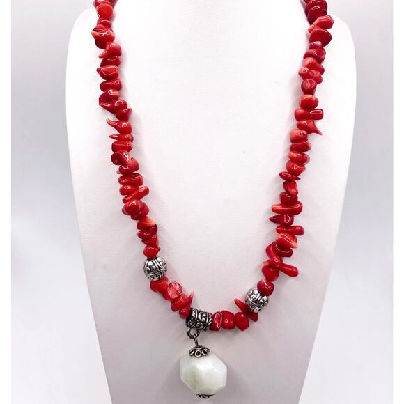 Red Coral Beaded Necklace with Green Lace Jade Pendant 16” Long - Picture 4 of 8